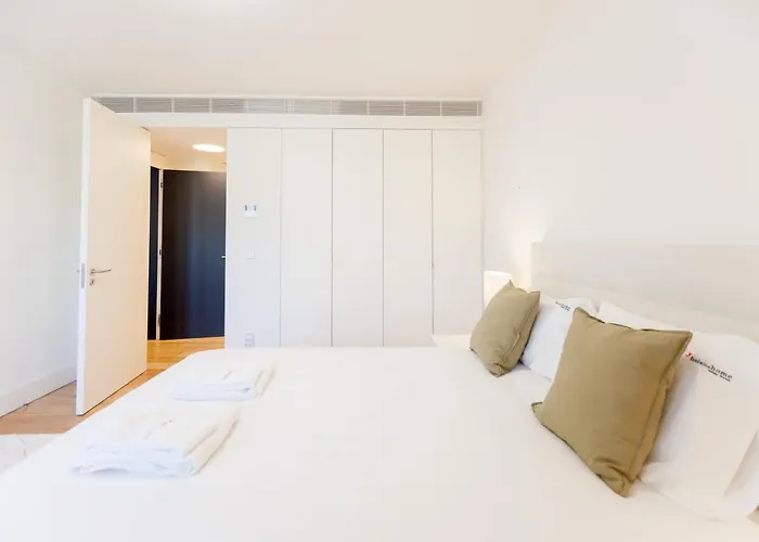 Flh Praca Comercio Artistic Flat With Balcony