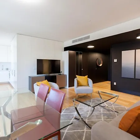 Flh Praca Comercio Artistic Flat With Balcony דירה *